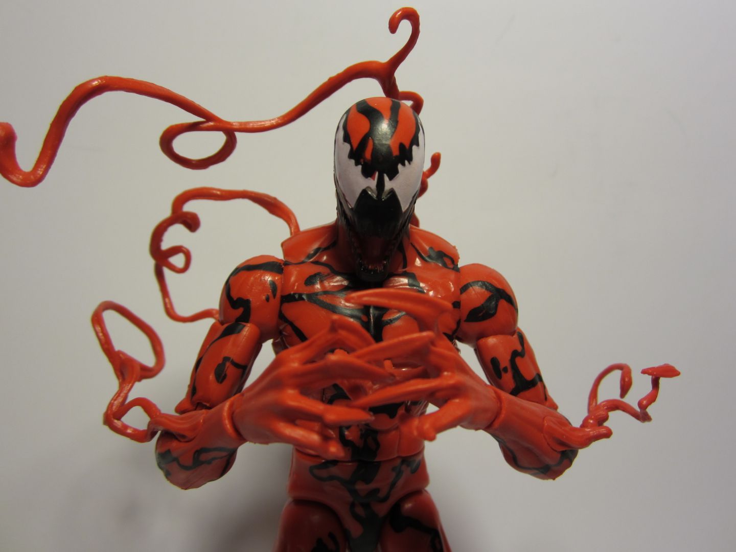 Костюм пластилина. Веном 2 и Карнаж игрушка. Человек паук Карнаж фигурка. Красный Карнаж игрушка.